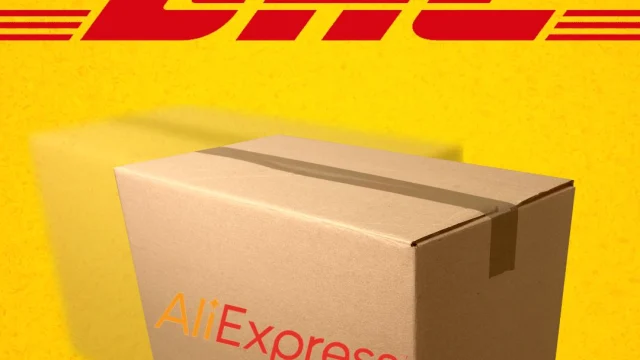 Paquete con logotipos de AliExpress y DHL, representando el proceso de envío y entrega acelerada